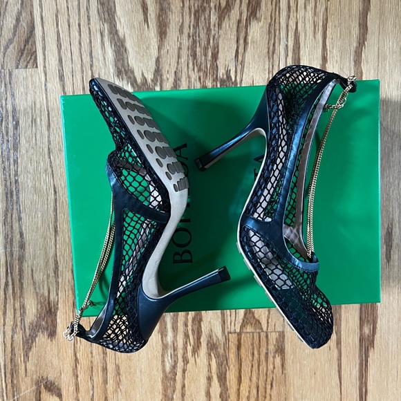 Bottega Veneta Black Mesh Stretch Pumps in 39.5 - Picture 6 of 16